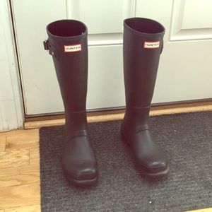 Men's size 8 Hunter boot!